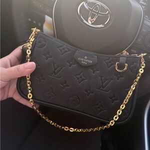 Non auth Crossbody with Gold Chain